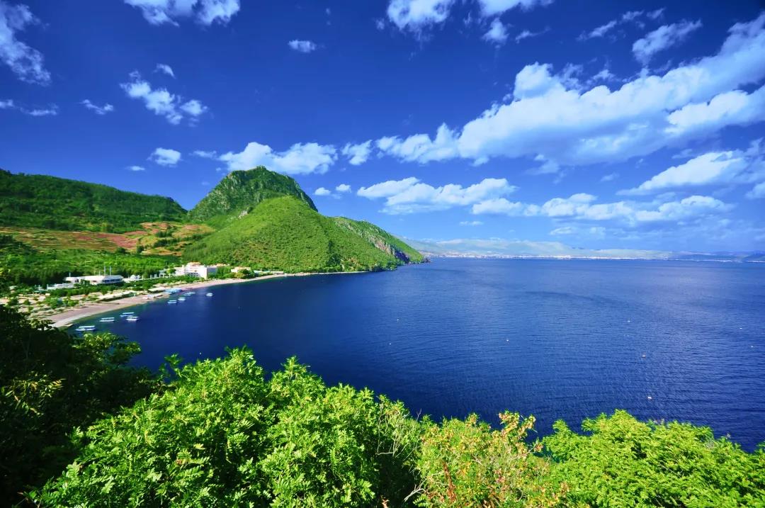 夏天避暑到云南，云南氣候四季如春 還有免費的藍天白云相伴 炎炎夏日