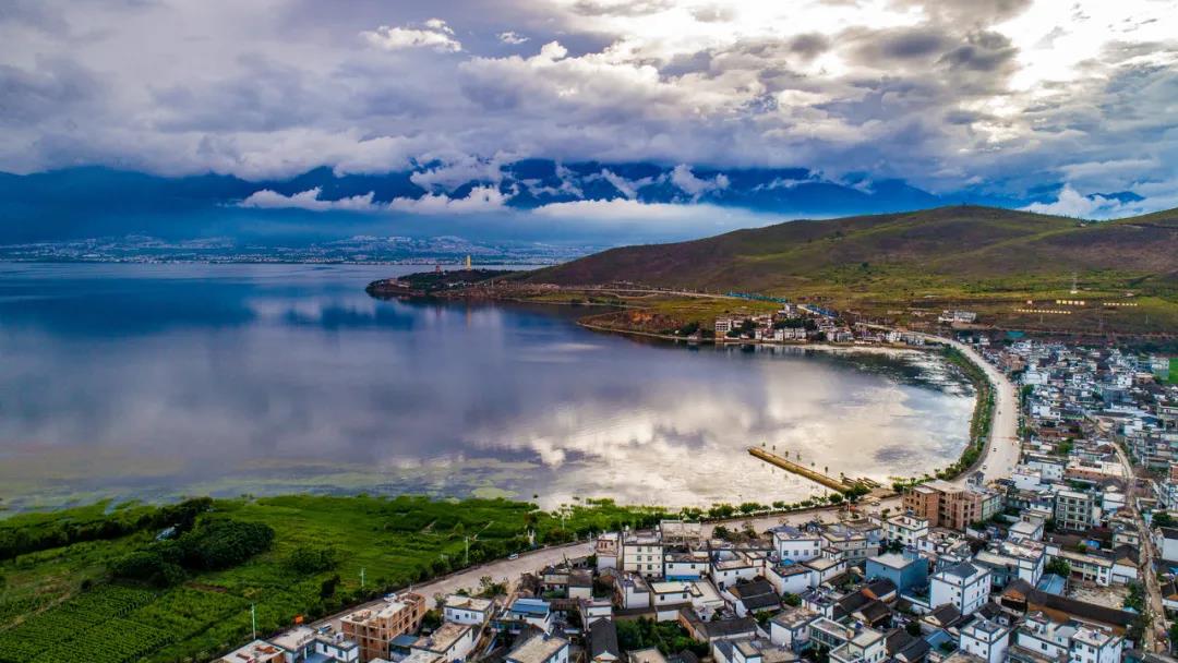 穿越大理-保山-騰沖-芒市-瑞麗這條如夢(mèng)似幻的小環(huán)線,邂逅到這個(gè)季節(jié)云南所有美好的樣子。