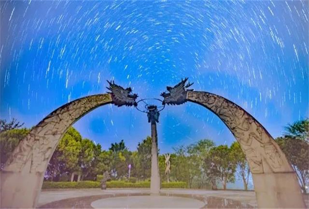 云南傳媒公司：星空入夢，璀璨墨江！