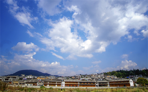 云南展臺設計中眾多企業(yè)及工廠為什么會選擇烤漆工藝？