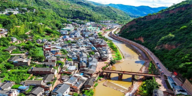 云南公司團隊活動策劃,云南公司策劃活動，楚雄旅行社:三分詩意七分秋，古鎮(zhèn)幽情韻自稠。這個秋天來楚雄逛古鎮(zhèn)吧！